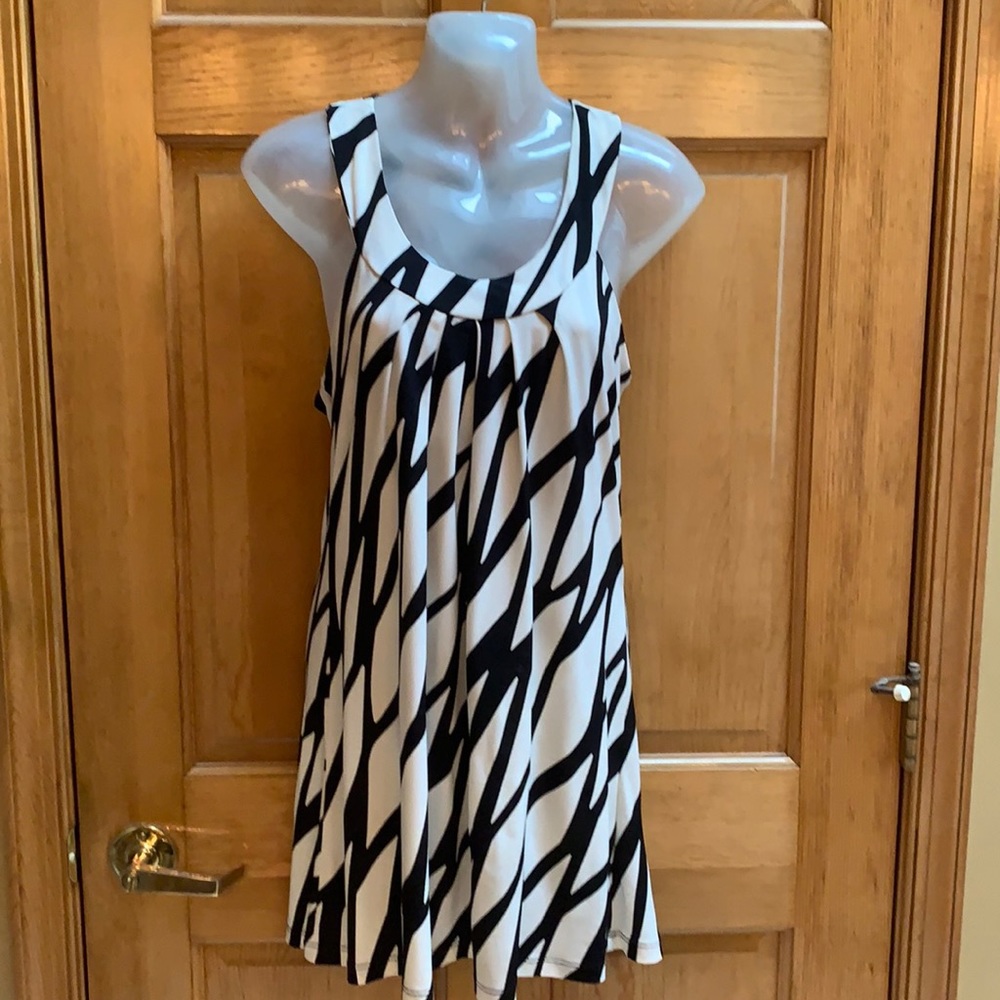 Black and white Tunic Top